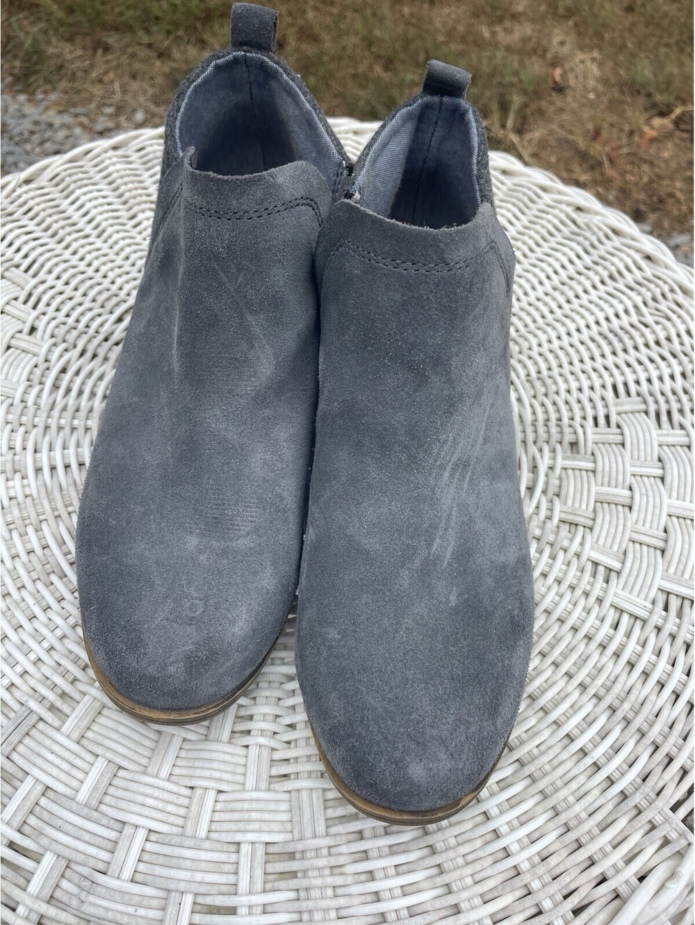 TOMS Classic Deia Gray Suede Slip On Ankle Boots Women’s Size 6